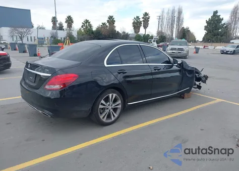 2015 Mercedes-Benz C 300 из США, поврежденный, VIN 55SWF4JB6FU075987